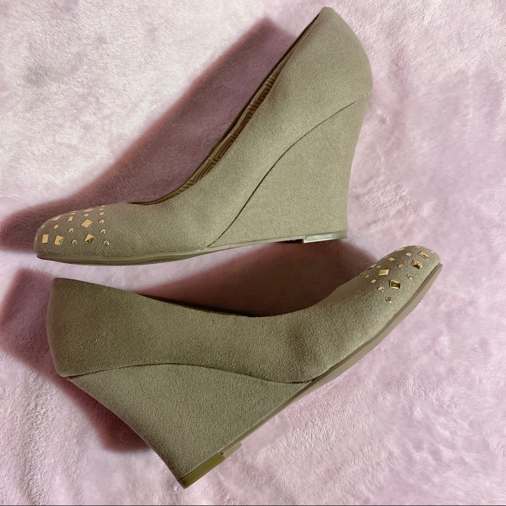 Report Taupe Suede Gold Studded Wedge Pumps - Picture 6 of 11